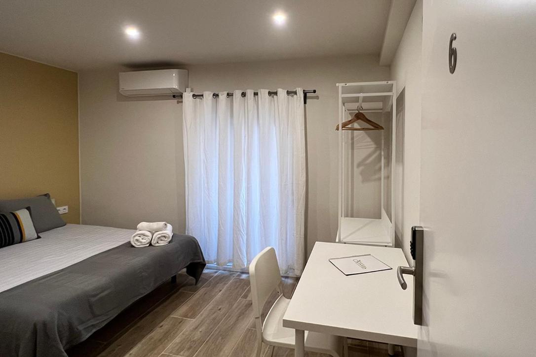 Hostal Oliveta Barcelona Ngoại thất bức ảnh